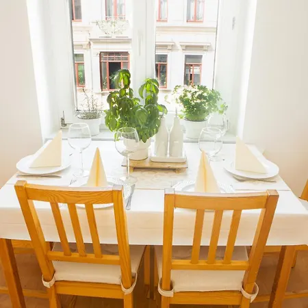 Bis 6 Personen - 5 Min Zur Elbe, Helle Geraeumige 2-raum-whg, Neustadt, Lage דרזדן