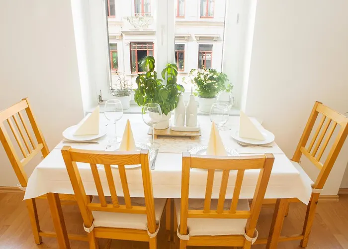 Bis 6 Personen - 5 Min Zur Elbe, Helle Geraeumige 2-raum-whg, Neustadt, Lage Dresden