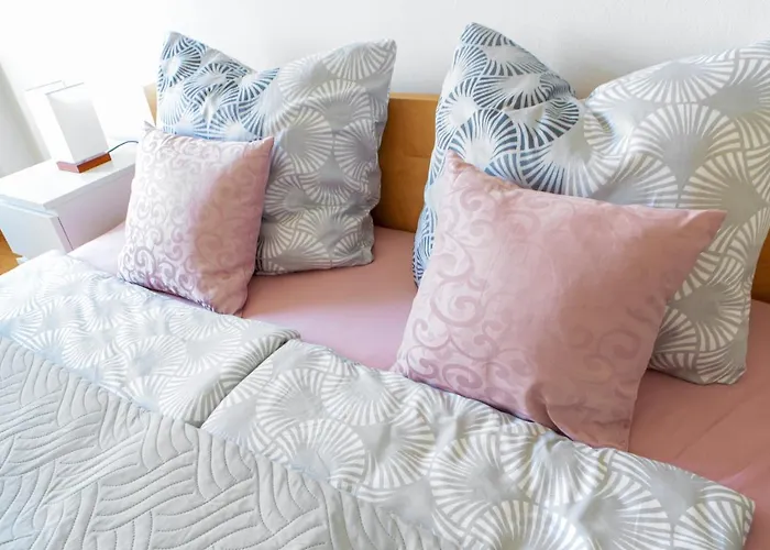 Bis 6 Personen - 5 Min Zur Elbe, Helle Geraeumige 2-raum-whg, Neustadt, Lage Dresden